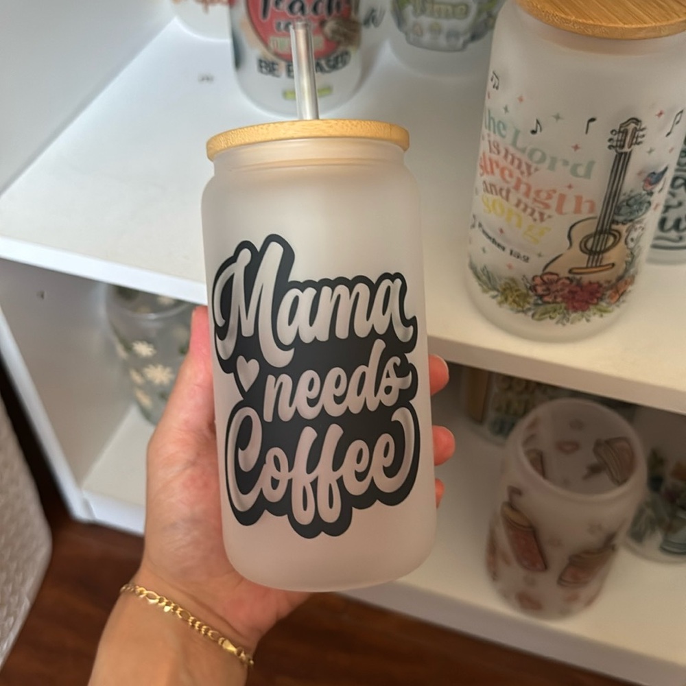 Mamá Needs Coffee Can Glass Cup